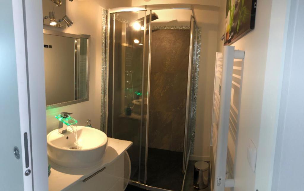 Appartement Les Pieds dans l'Eau à Agde Extérieur photo